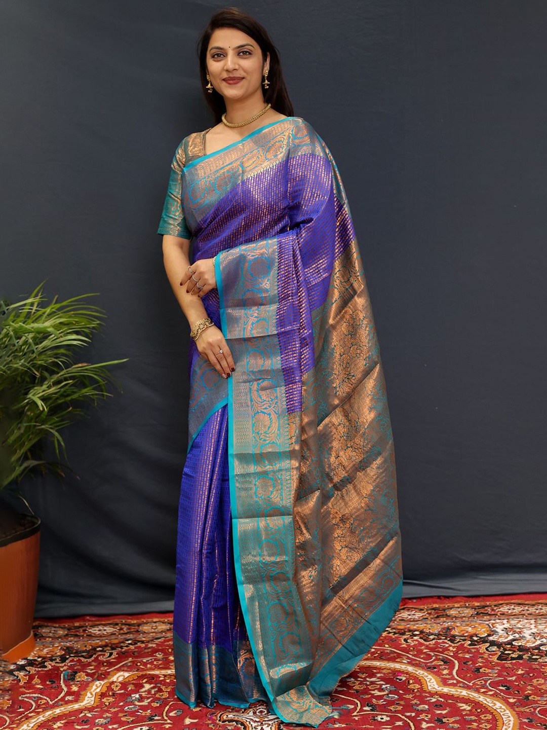 

VILLAGIUS Woven Design Zari Kanjeevaram Saree, Blue