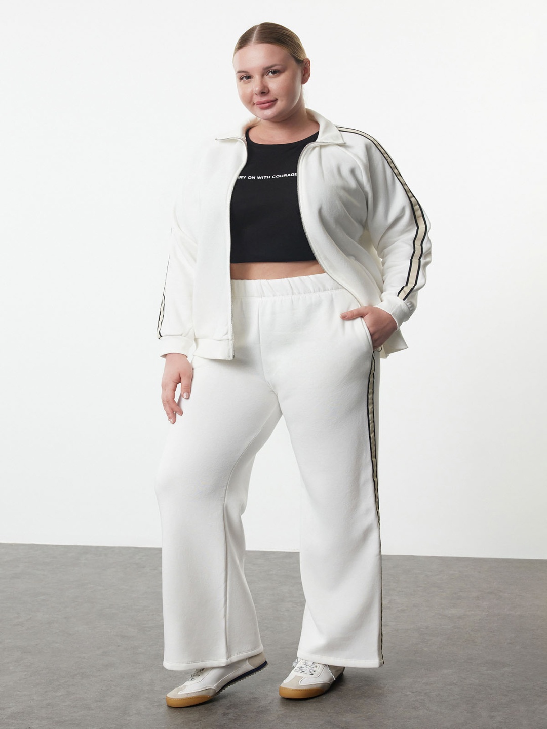 

Trendyol Plus Size High Neck Pure Cotton Sweatshirt And Trousers, White