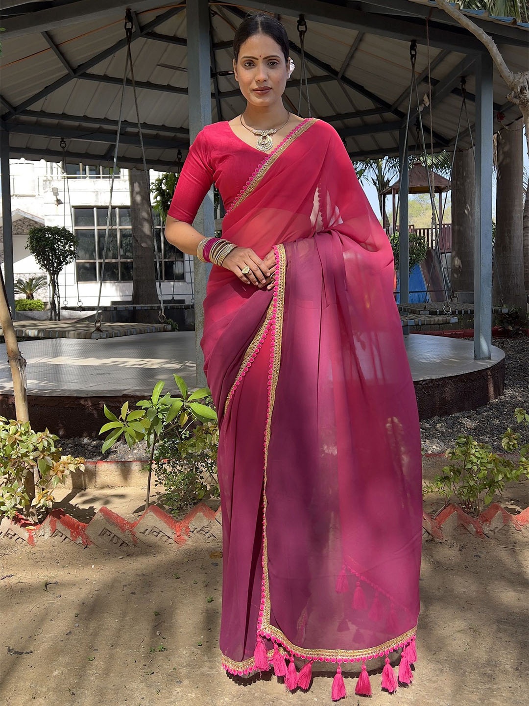 

LADY SHOPI Colourblocked Embroidered Pure Georgette Saree, Red