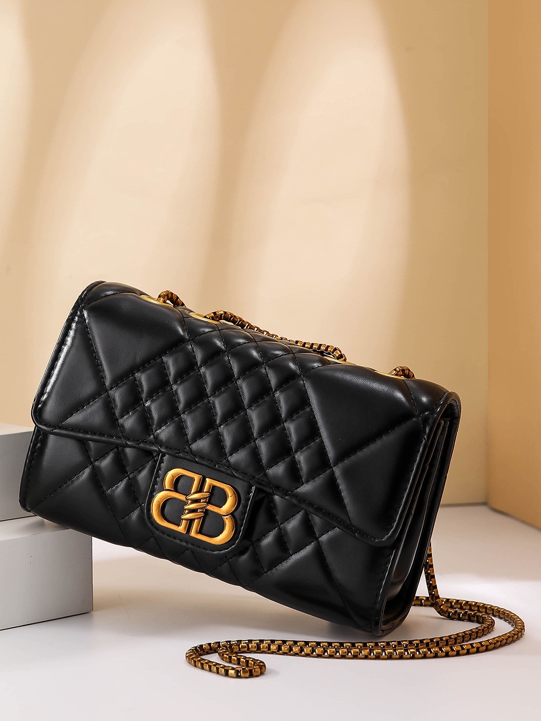 

Diva Dale Women Solid Quilted Structured Sling Bag, Black
