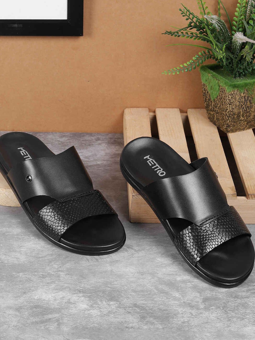 

Metro Men Leather Slip On Comfort Sandals, Black