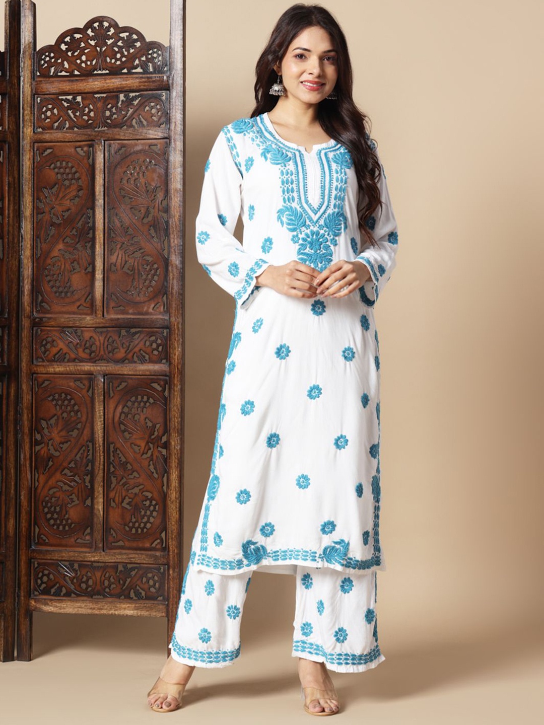 

Fashionable Chikan Handikraft Plus Size Floral Chikankari Notch Neck Kurta with Palazzo, Blue