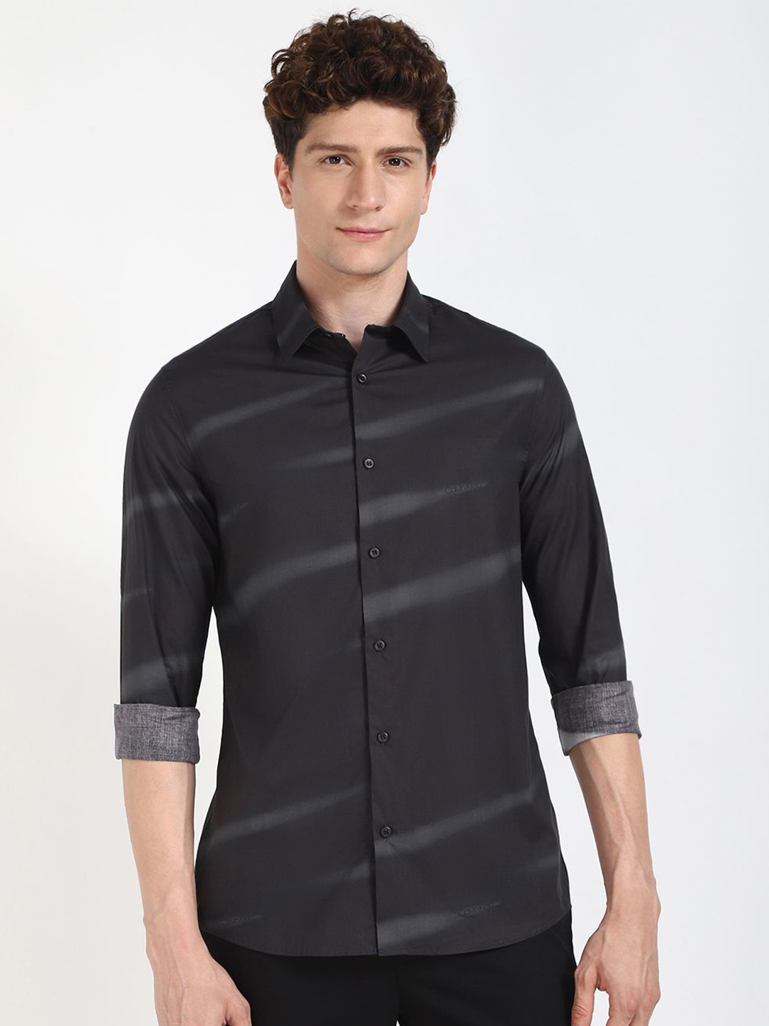 

Calvin Klein Jeans Men Slim Fit Horizontal Stripes Opaque Checked Casual Shirt, Black