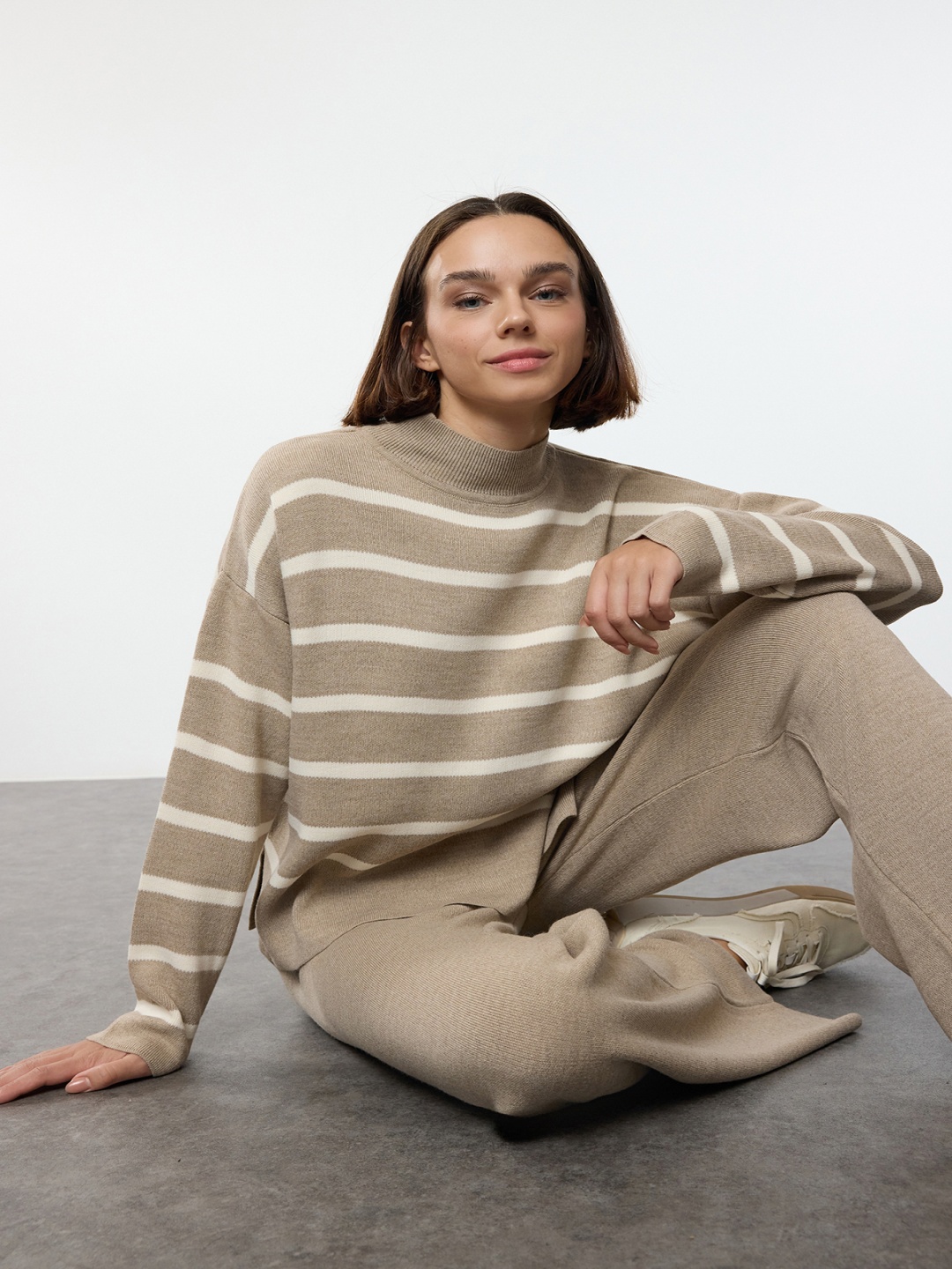

Trendyol Striped High Neck Acrylic Sweatshirt And Trouser, Beige