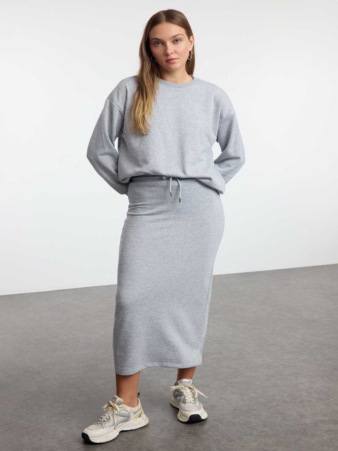 

Trendyol Round Neck Sweatshirt And Skirt, Grey melange