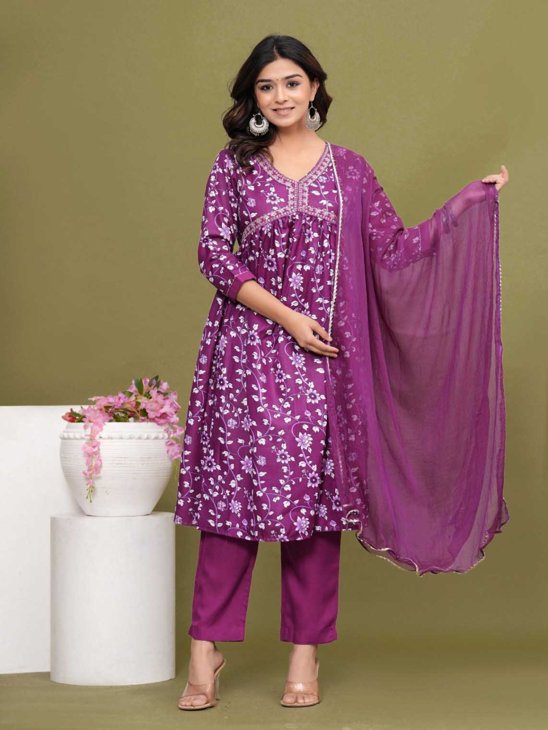

ClothAura Women Floral Printed Regular Thread Work Kurta with Trousers & With Dupatta, Purple
