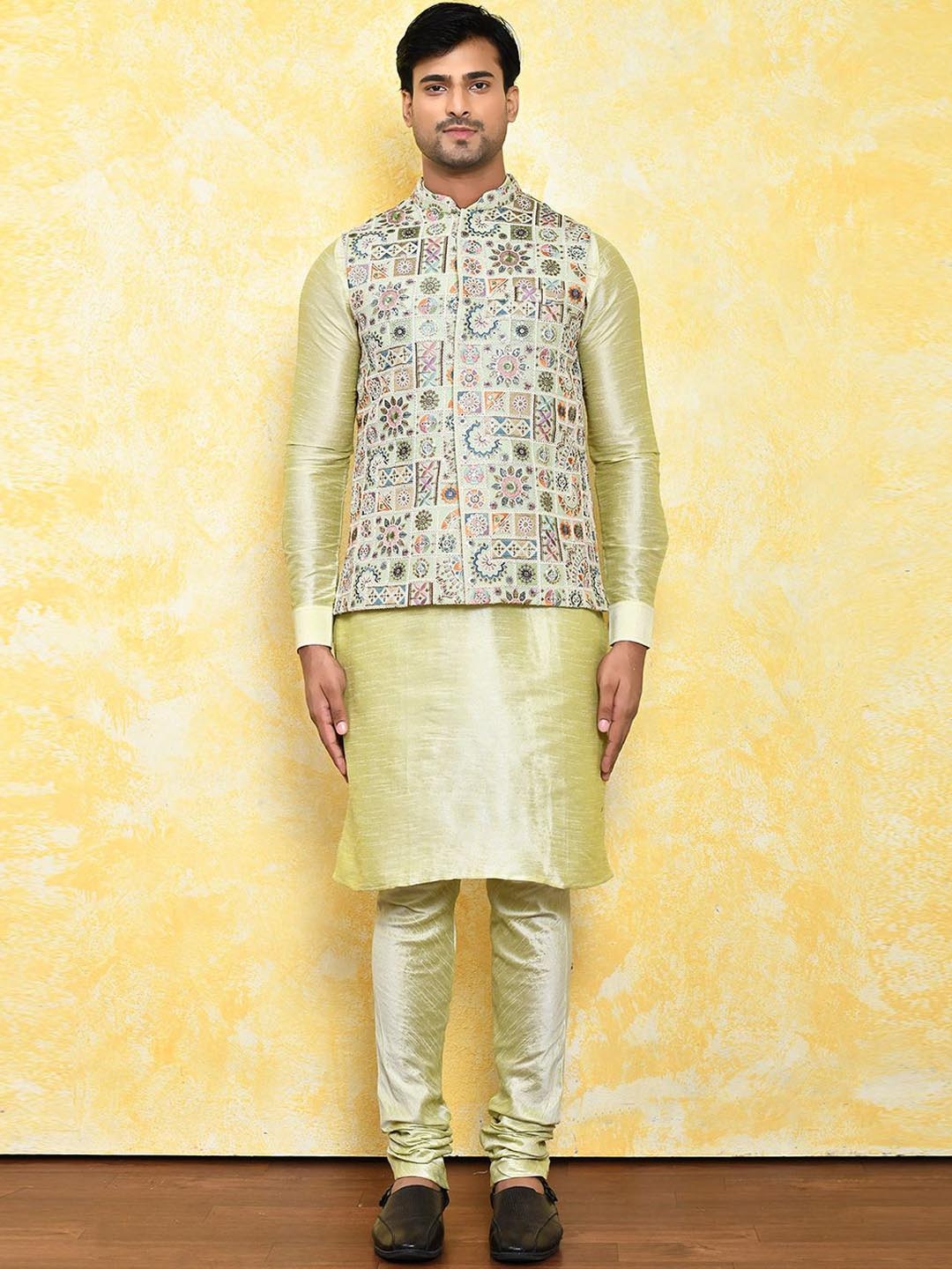 

Arihant Rai Sinha Men Ethnic Motifs Embroidered Regular Kurta with Trousers, Green