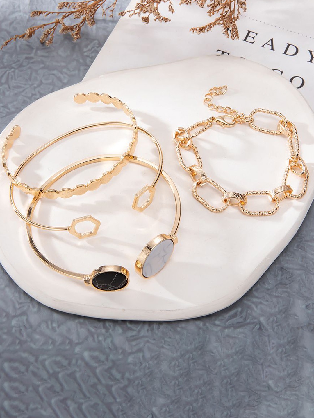 

Celestique Women 4 Link Bracelet, Gold