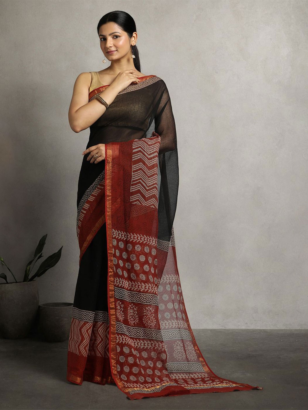 

Suha Zari Pure Cotton Kota Saree, Black