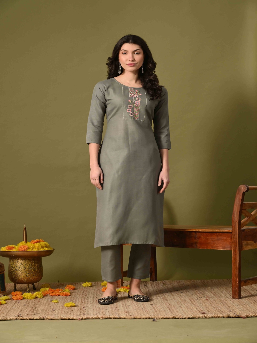 

Mesqlu Women Floral Embroidered Regular Thread Work Kurti with Trousers, Grey