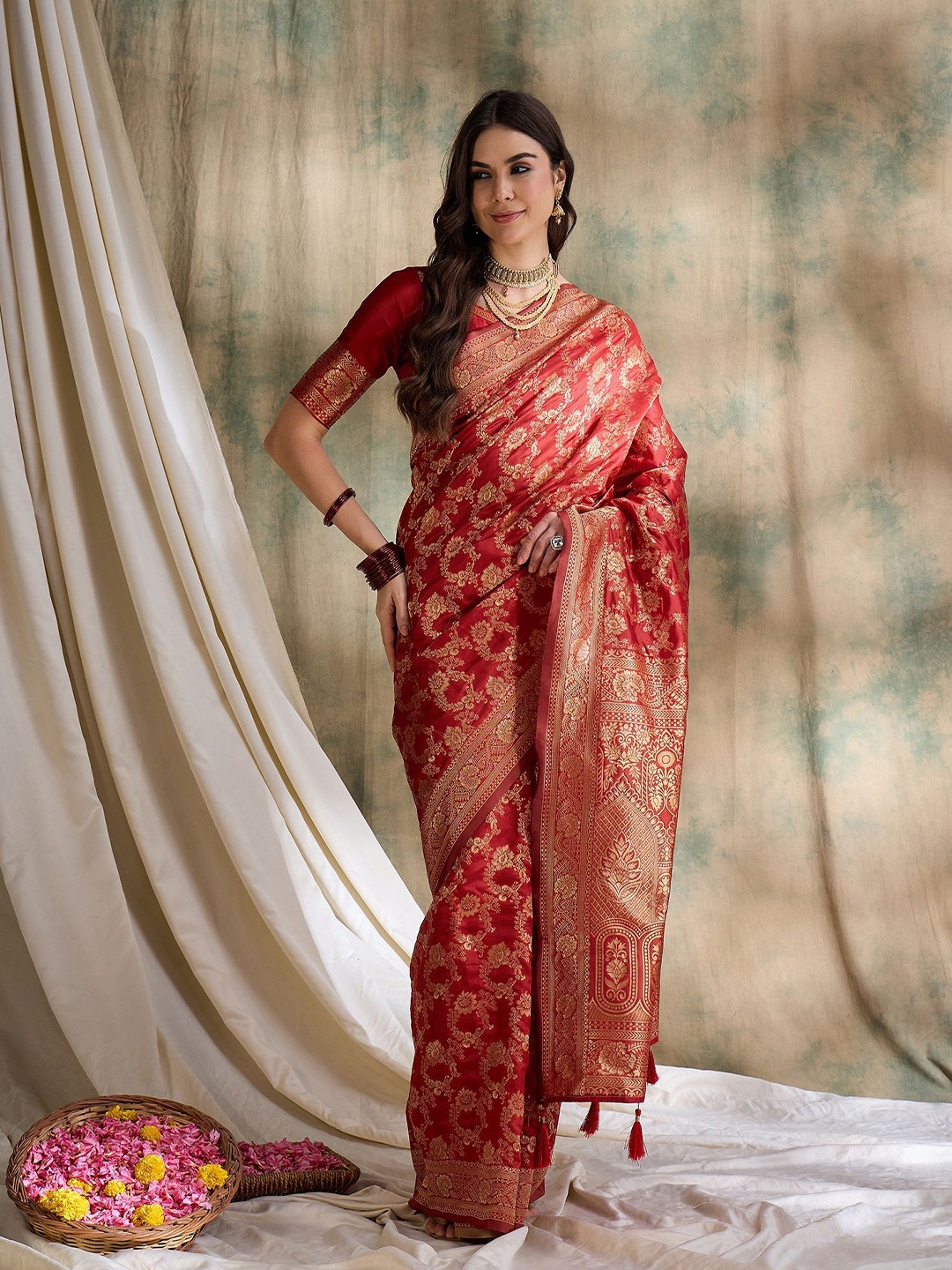 

MANVAA Woven Design Zari Silk Blend Banarasi Saree, Red