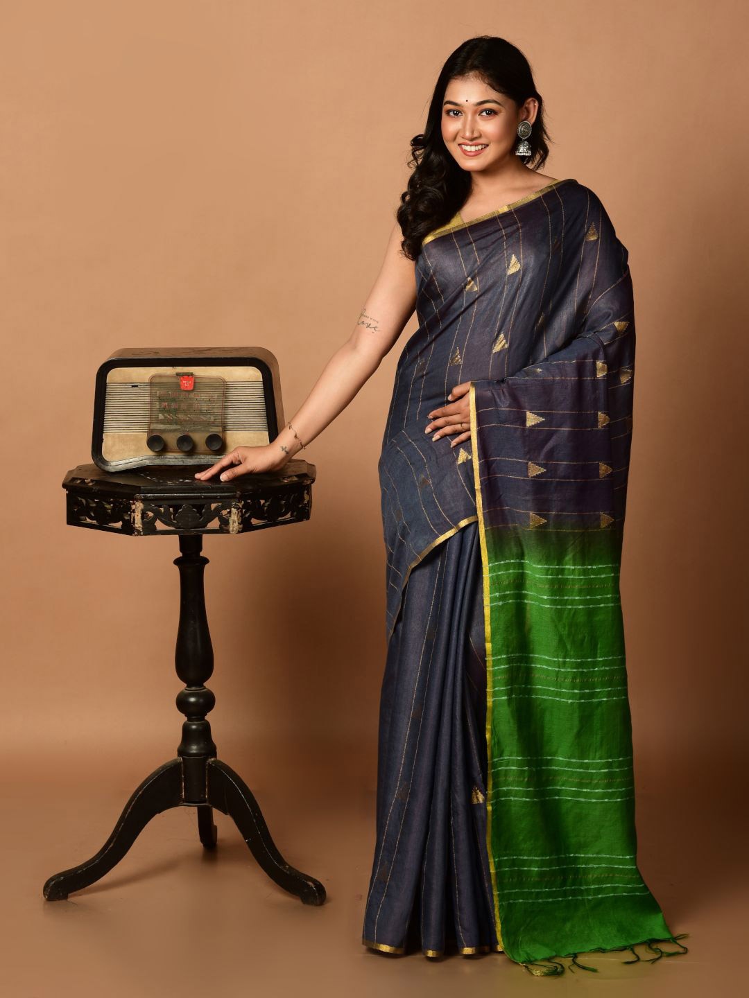 

Laa Calcutta Zari Pure Silk Bhagalpuri Saree, Grey