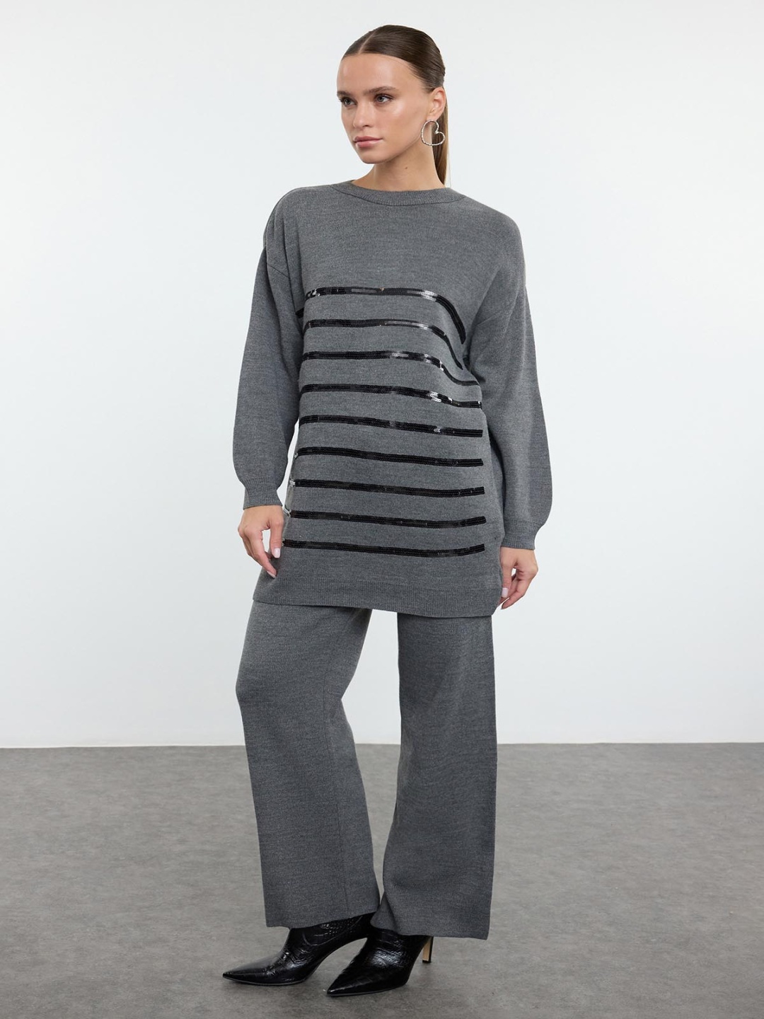 

Trendyol Embellished Round Neck Sweater And Trousers, Grey