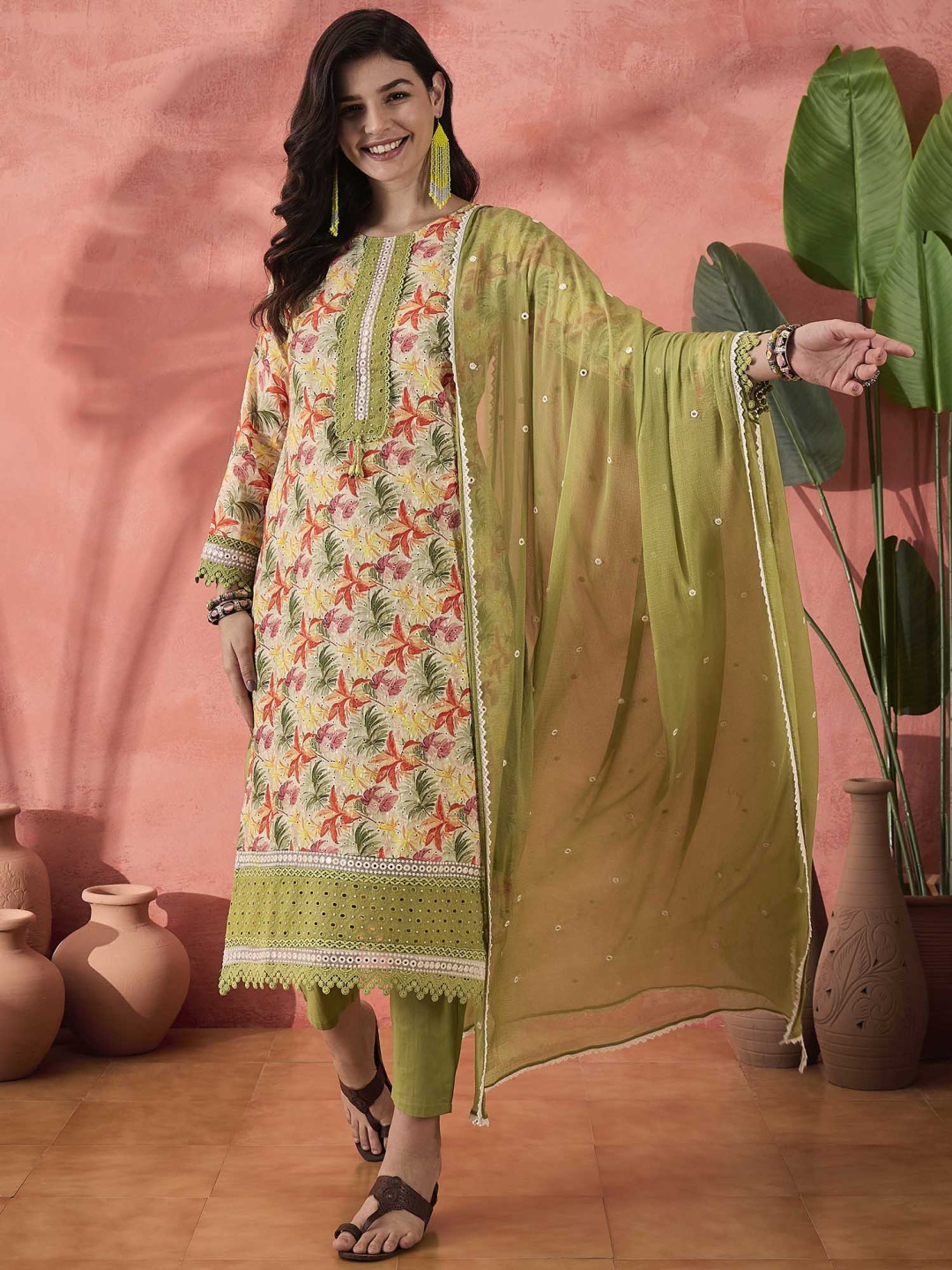 

Sangria Green Floral Printed Round Neck Pure Cotton Kurta With Trousers & Dupatta