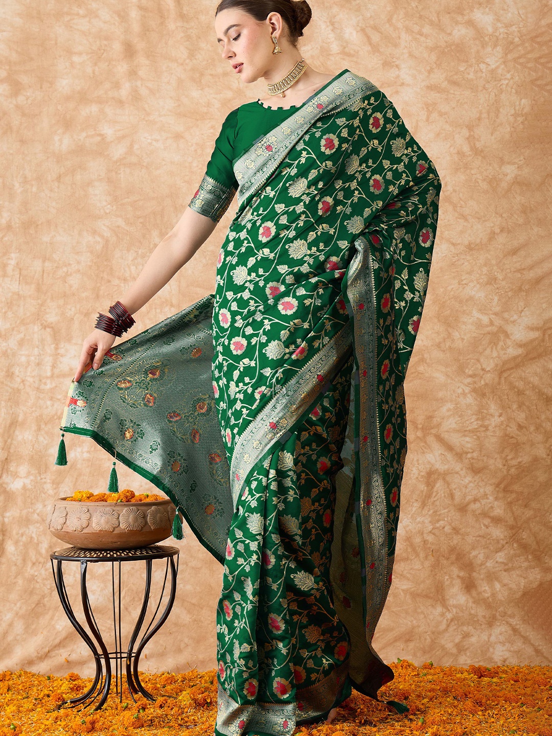 

MANVAA Woven Design Zari Silk Blend Banarasi Saree, Green