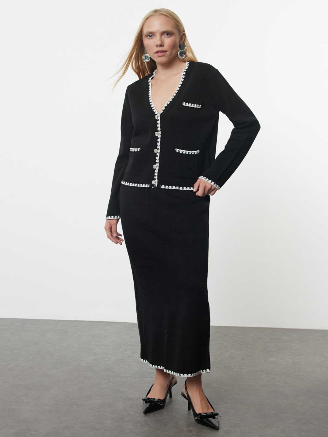 

Trendyol Woven Design V-Neck Acrylic Cardigan And Skirt, Black