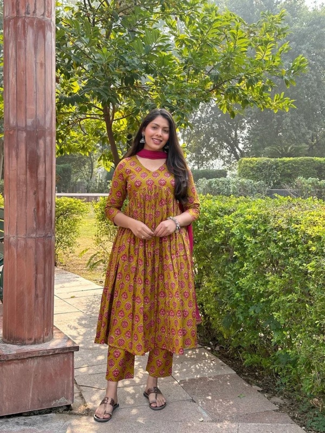 

JONAYA Women Floral Printed Regular Pure Cotton Kurta with Trousers & With Dupatta, Mustard