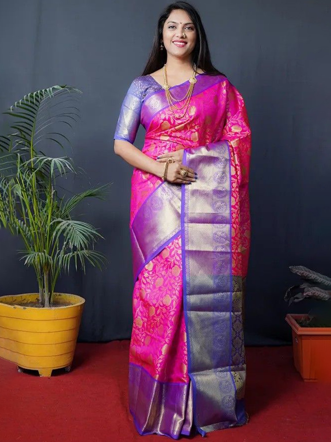 

VILLAGIUS Woven Design Zari Banarasi Saree, Pink