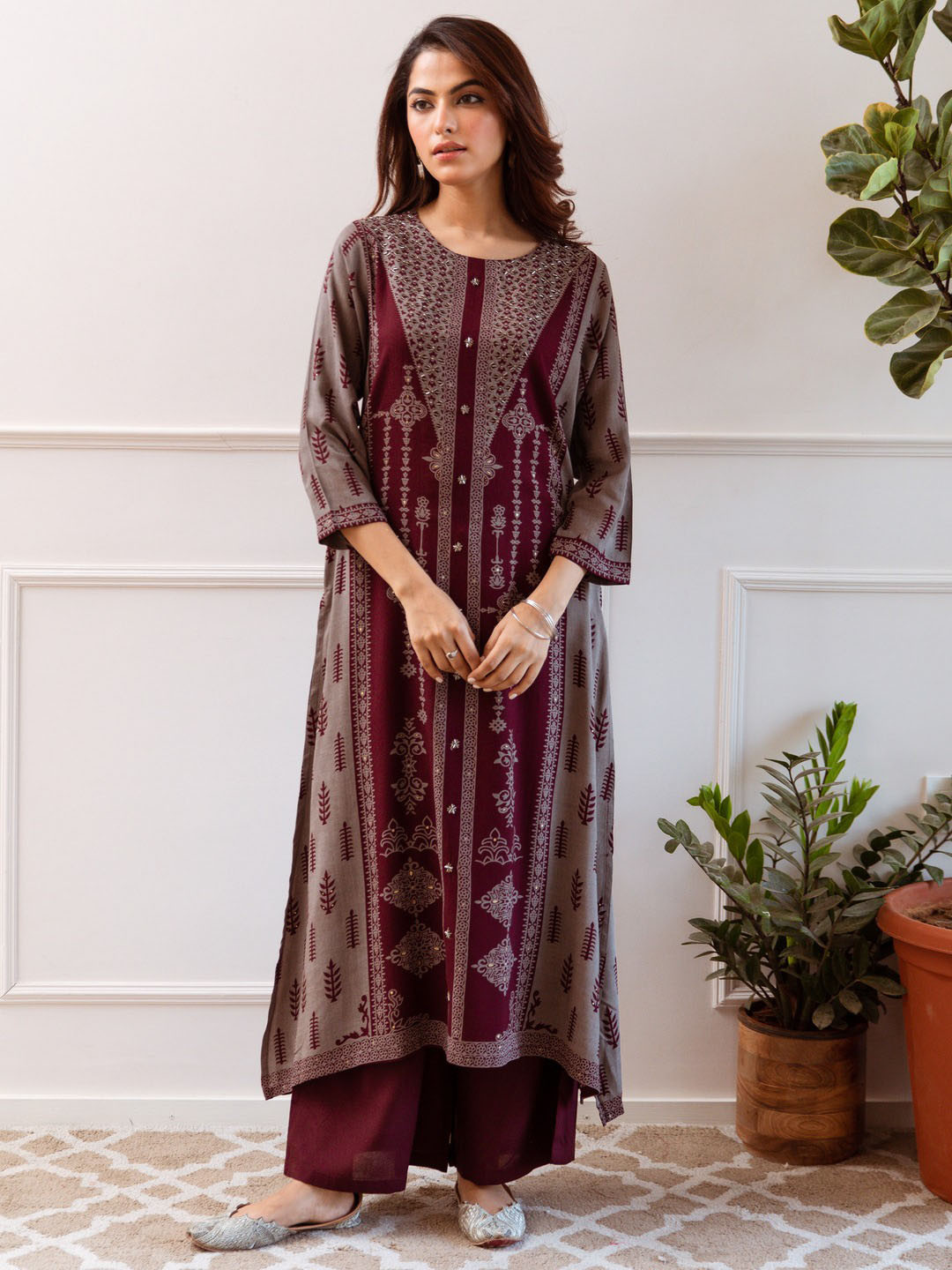 

Kaftanize Ethnic Motifs Printed Beads and Stones Straight Kurta With Trousers, Grey