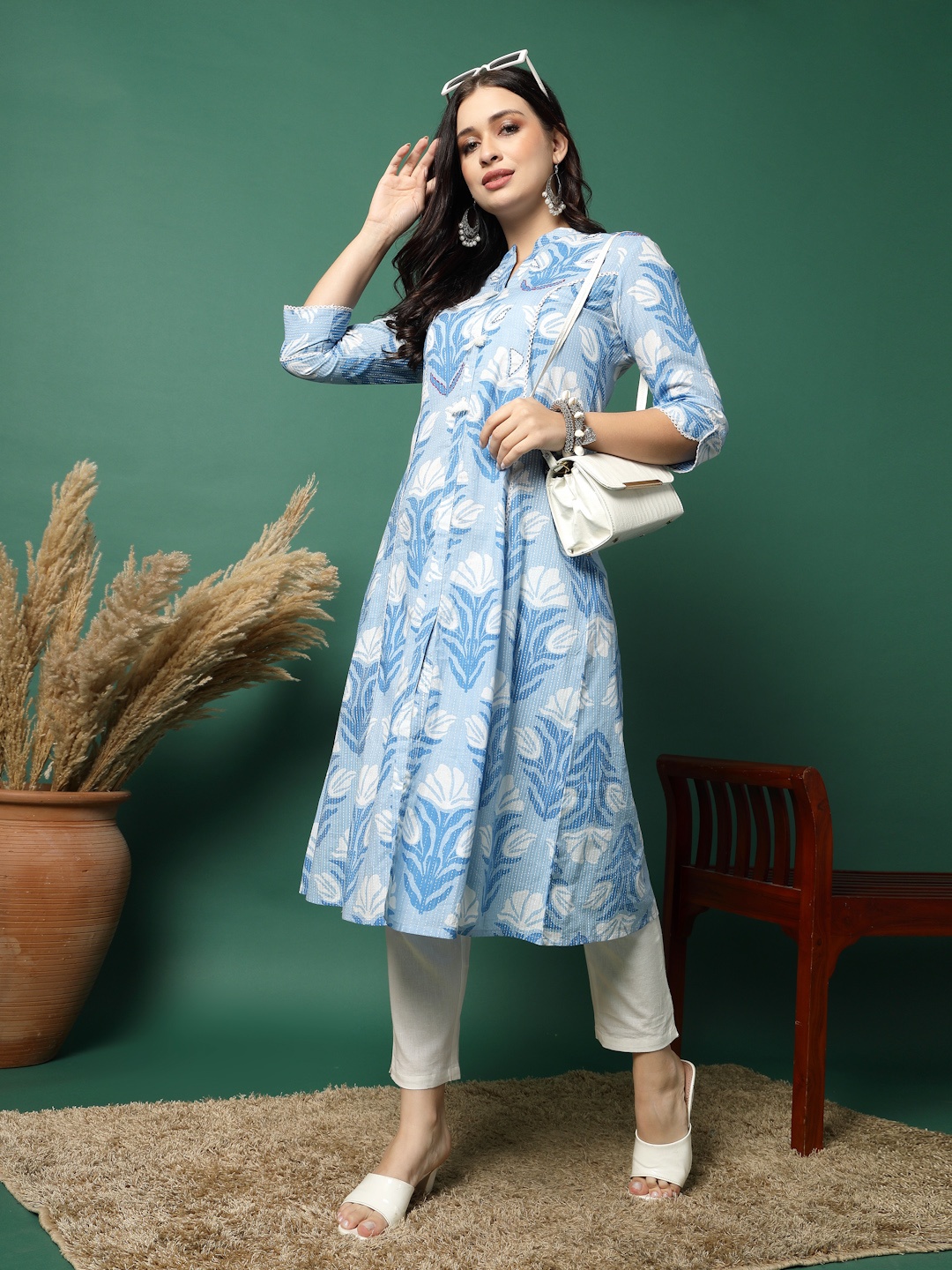 

Ramas Floral Printed High Slit Mandarin Collar Kantha Work Pure Cotton A-Line Kurta, Blue