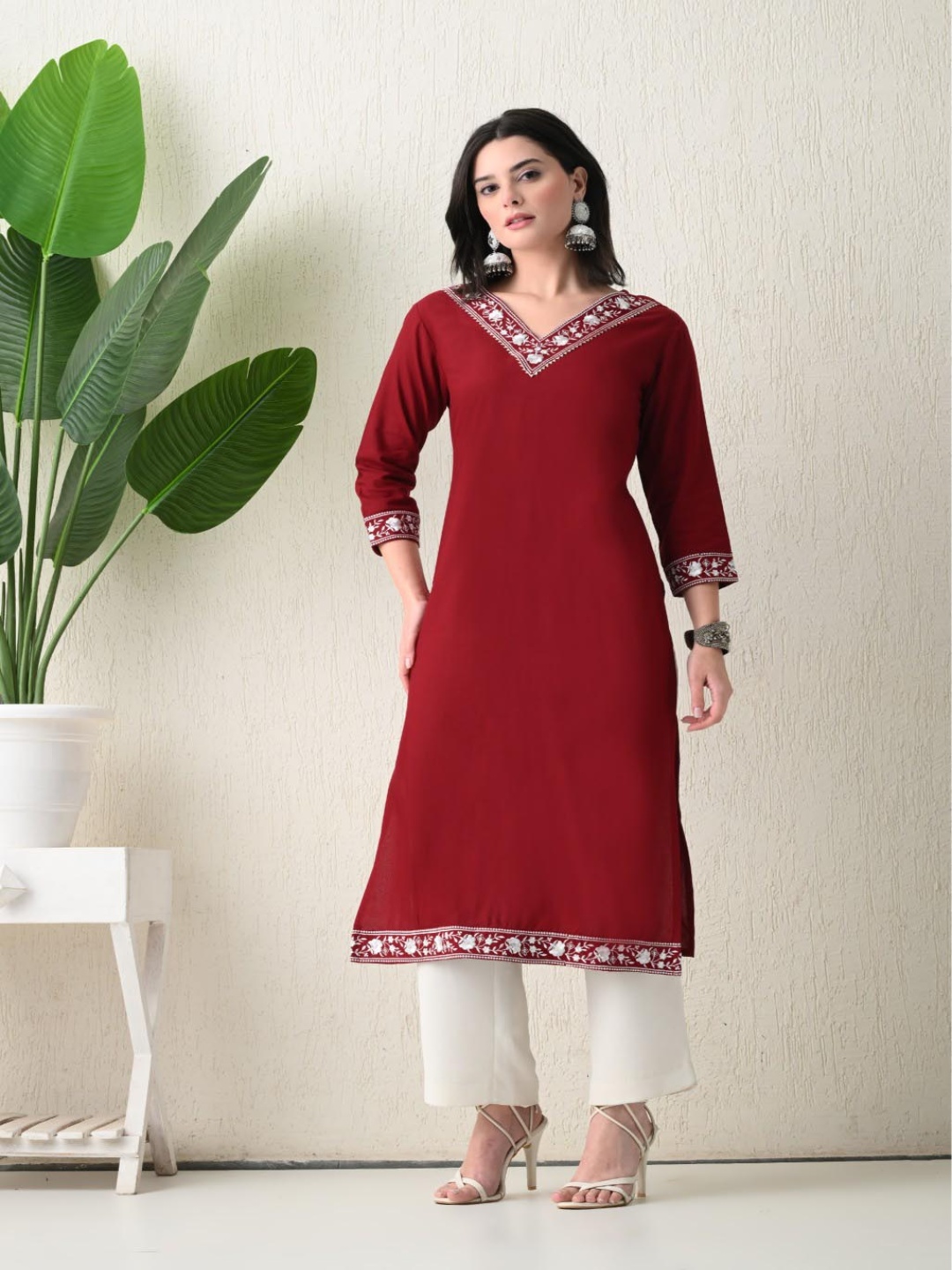 

PHYSIL Women Floral Embroidered Floral Kurta, Maroon