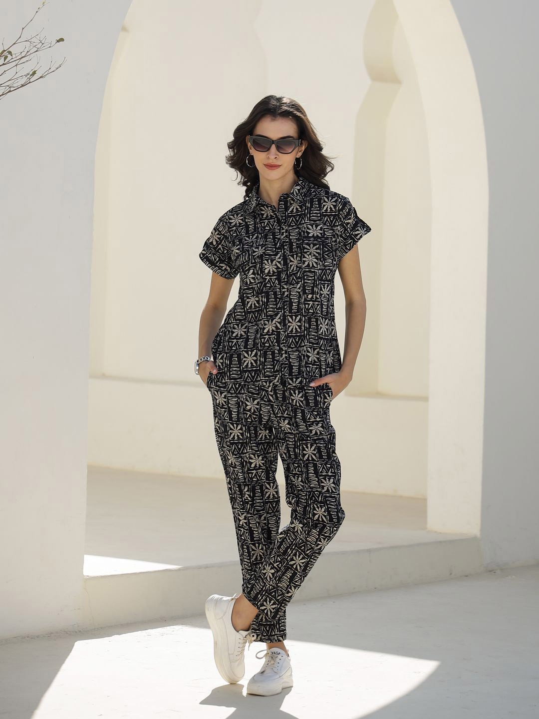 

SANSKRUTIHOMES Black Floral Printed Pure Cotton Shirt With Trousers Co-ords Set