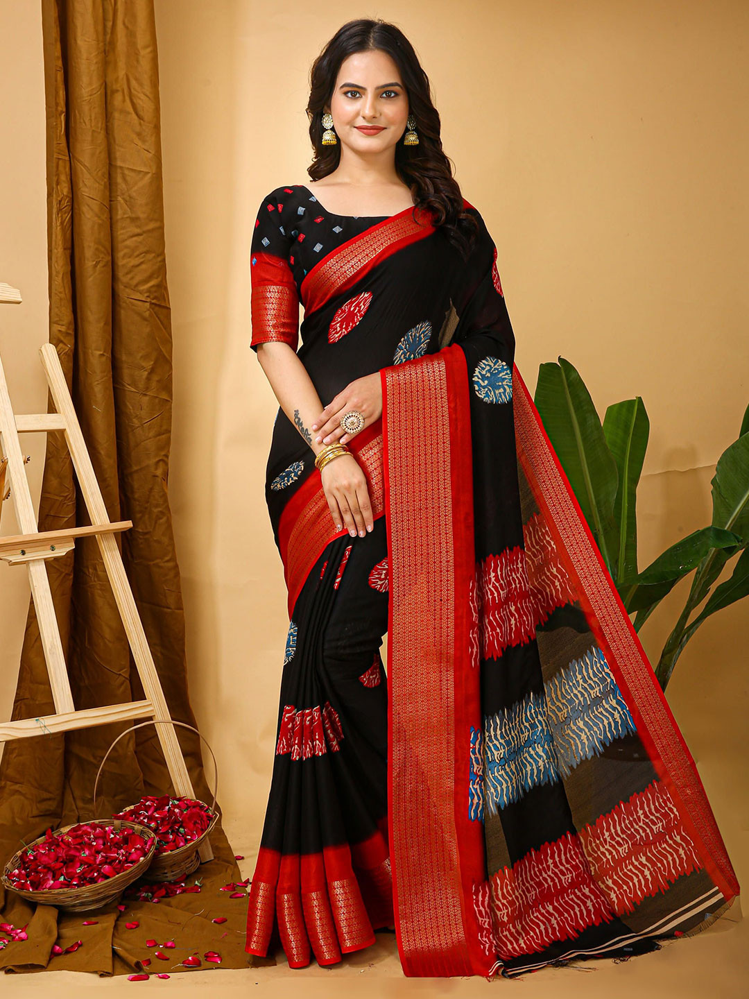 

KAYOMMI Women Abstract Printed Saree, Black