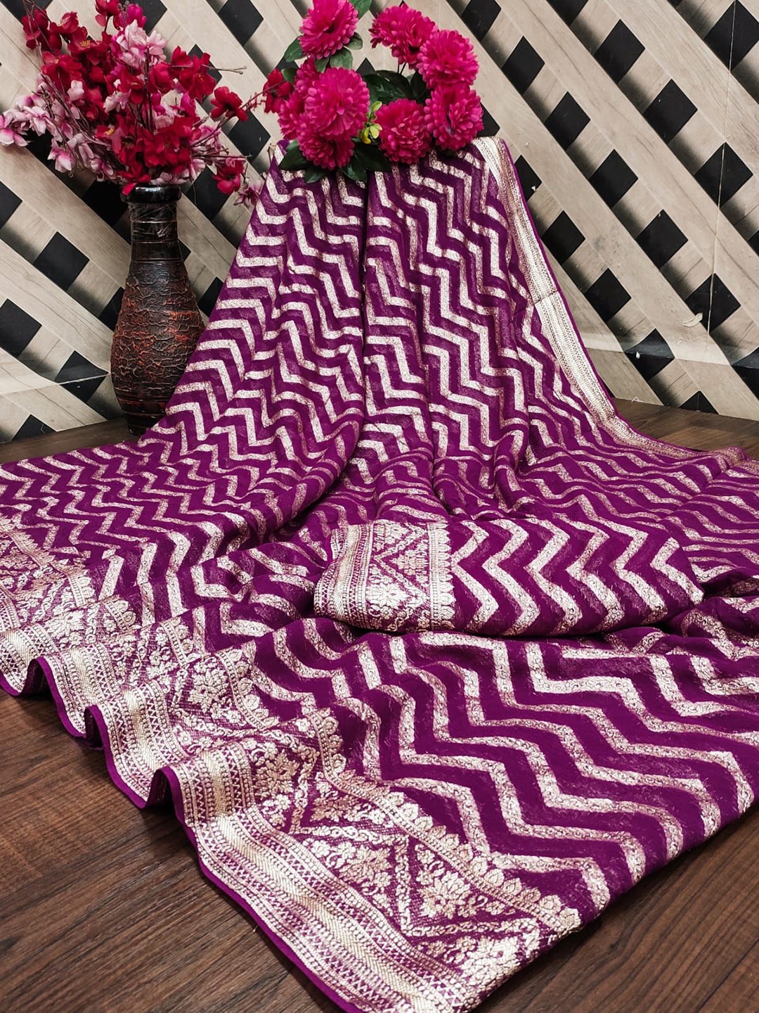 

PAYAL CREATION Striped Zari Pure Georgette Saree, Magenta