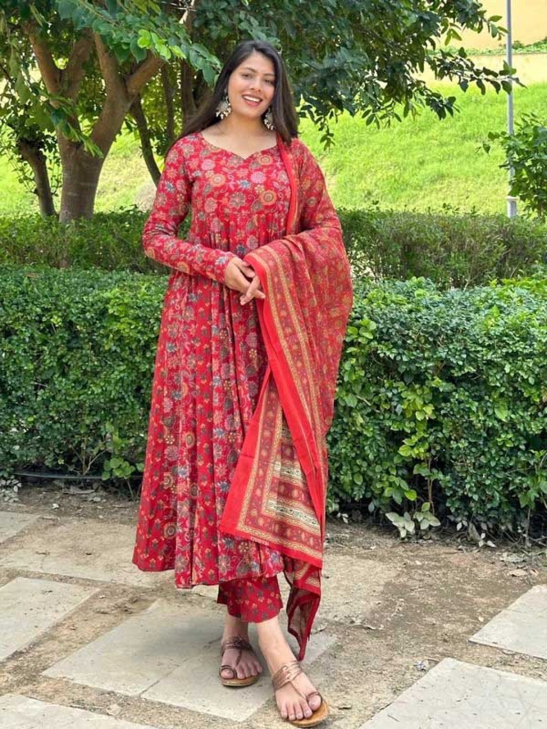 

JONAYA Women Floral Printed Pleated Pure Cotton Kurta with Trousers & With Dupatta, Red