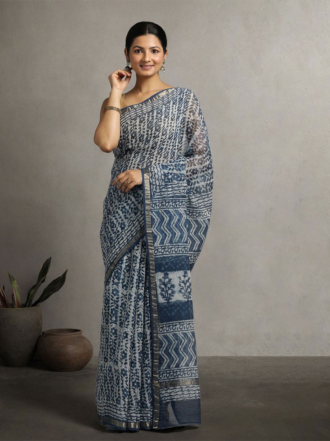 

Suha Floral Zari Pure Cotton Kota Saree, Navy blue