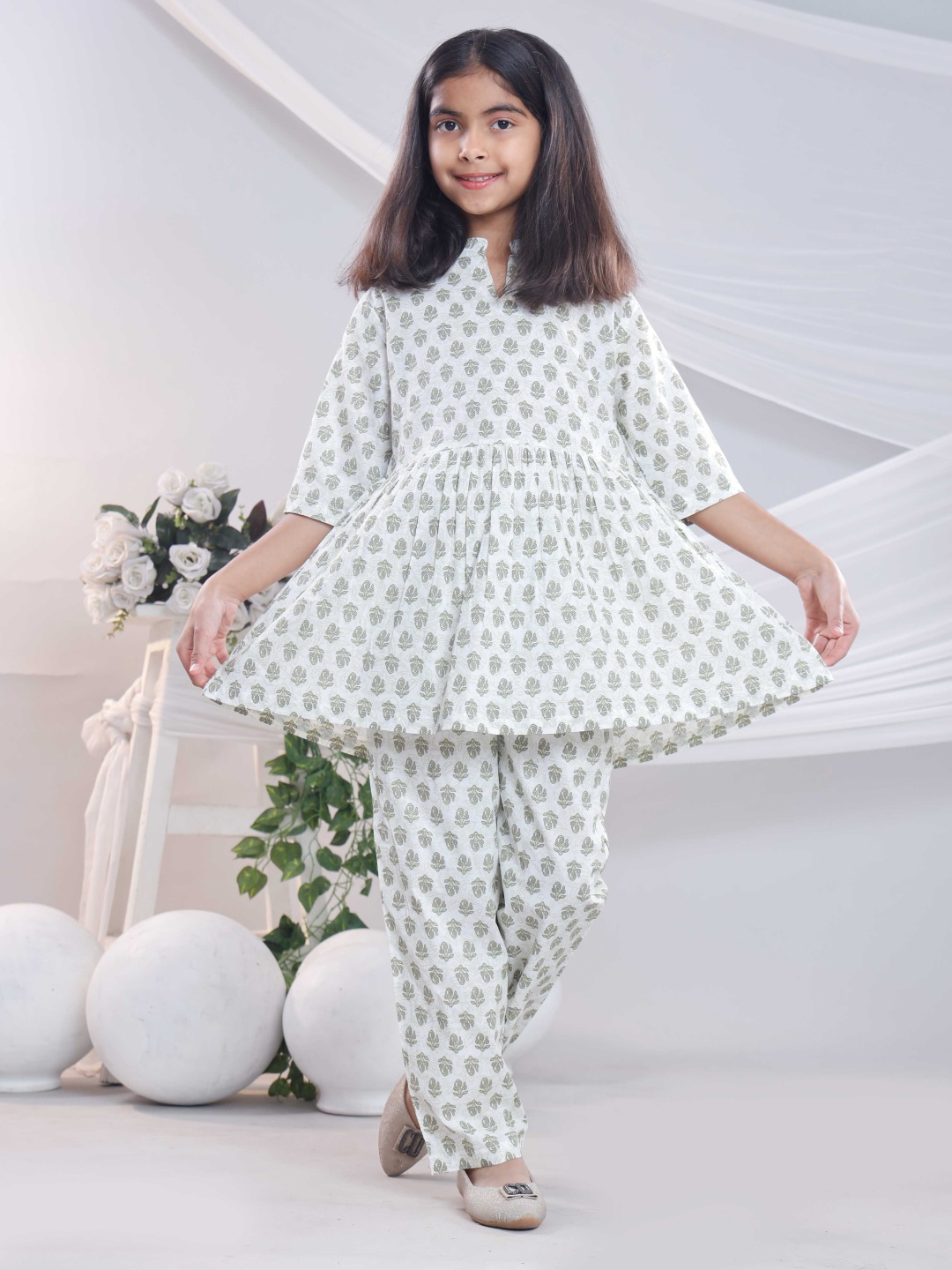 

BAESD Girls Floral Printed Mandarin Collar Pure Cotton Anarkali Tunic With Trouser, White