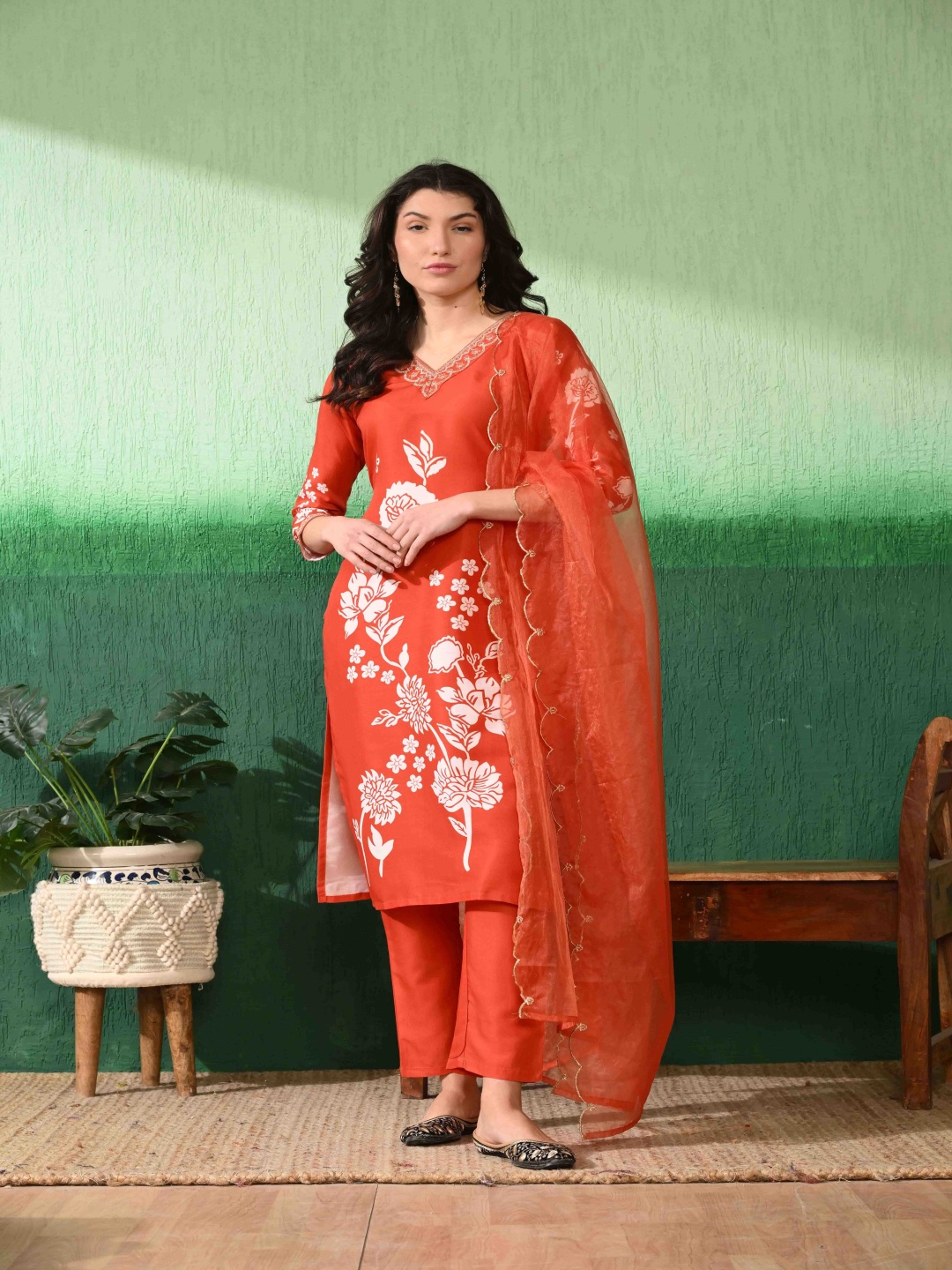 

Mesqlu Women Printed Regular Thread Work Kurti with Trousers & With Dupatta, Orange