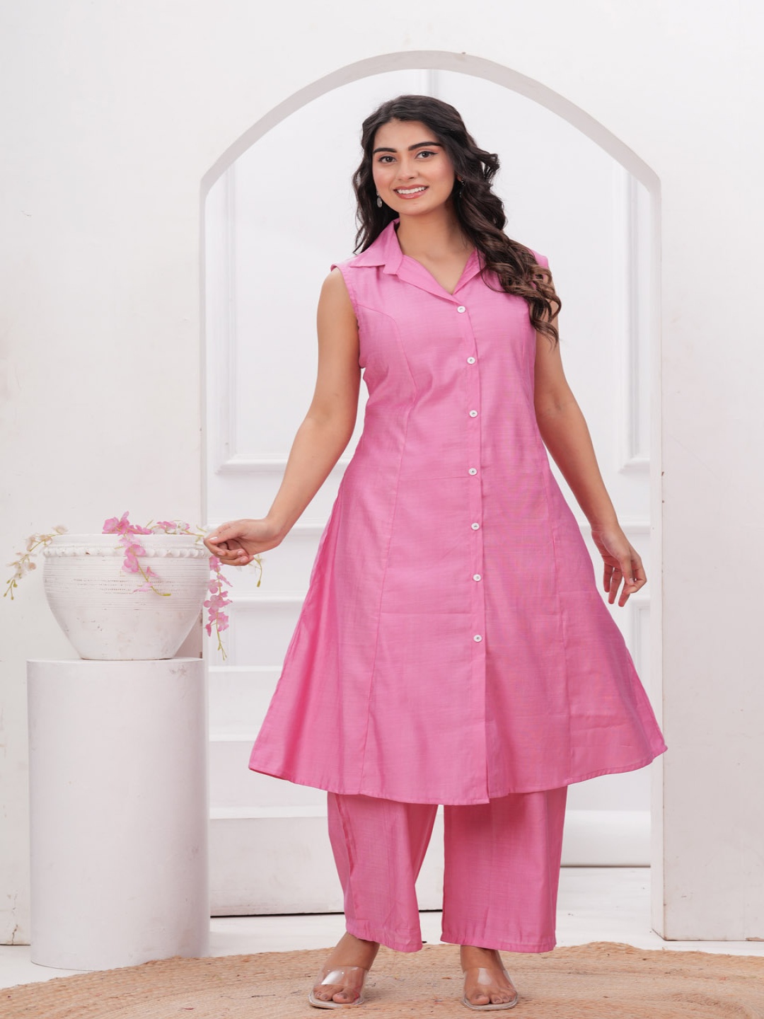 

SIKRA Sleeveless A Line Kurta with Trousers, Pink