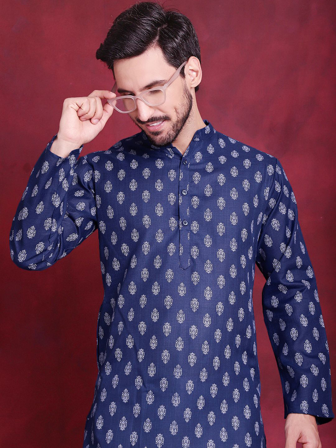 

Jompers Men Floral Printed Regular Kurta with Pyjamas, Navy blue