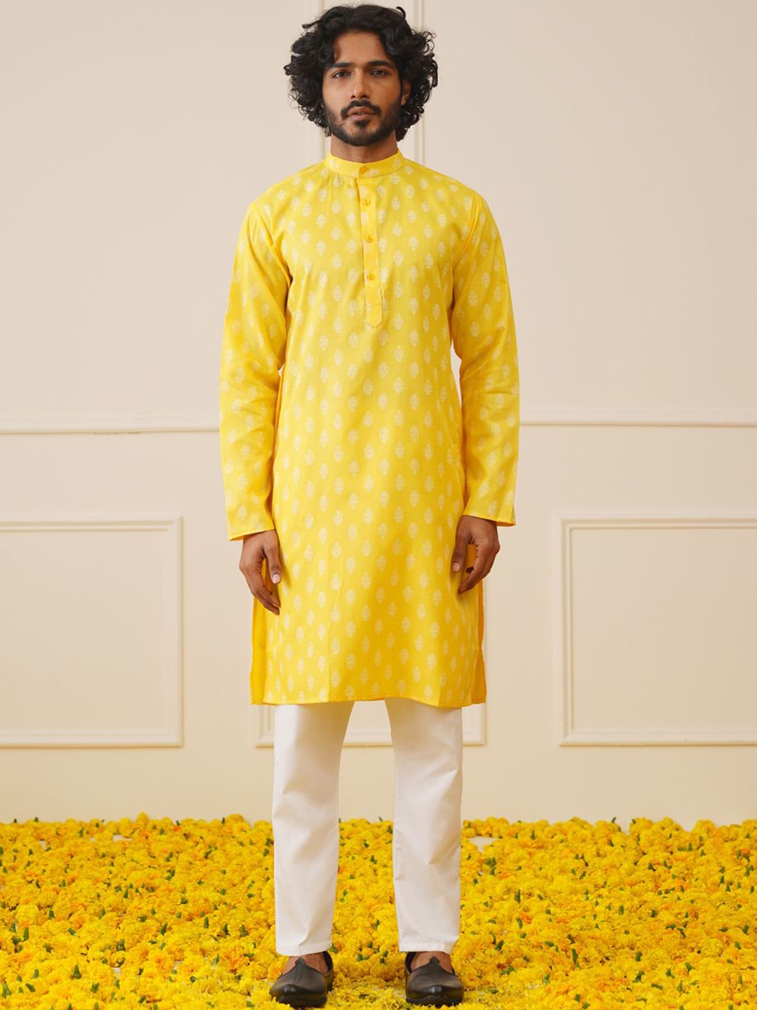 

Jompers Men Floral Printed Regular Kurta with Pyjamas, Yellow