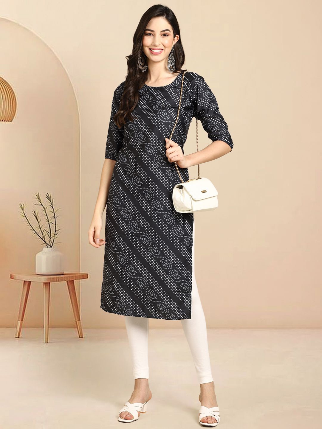 

Moda Rapido Ethnic Motifs Printed Round Neck Straight Kurta, Black