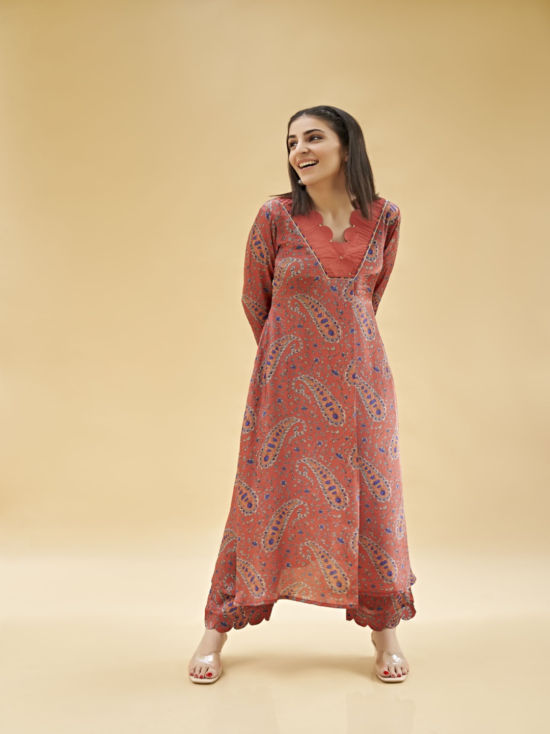 

SUKRUTI DESIGN Paisley Printed Straight Kurta with Trousers, Orange