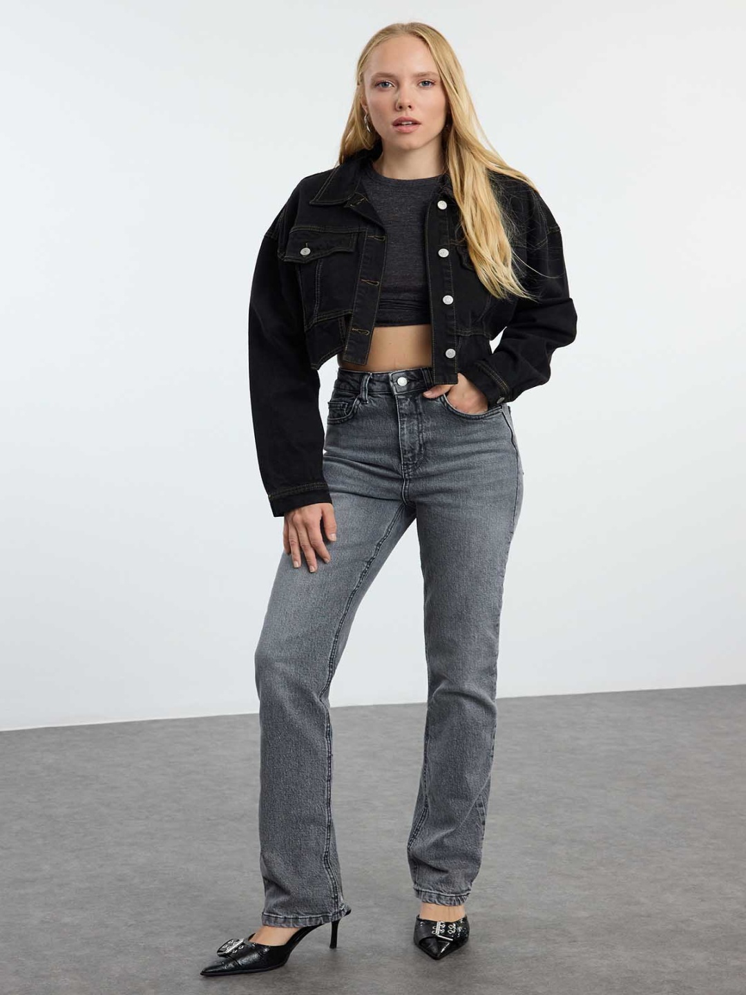 

Trendyol Women Heavy Fade Regular Fit Jeans, Black