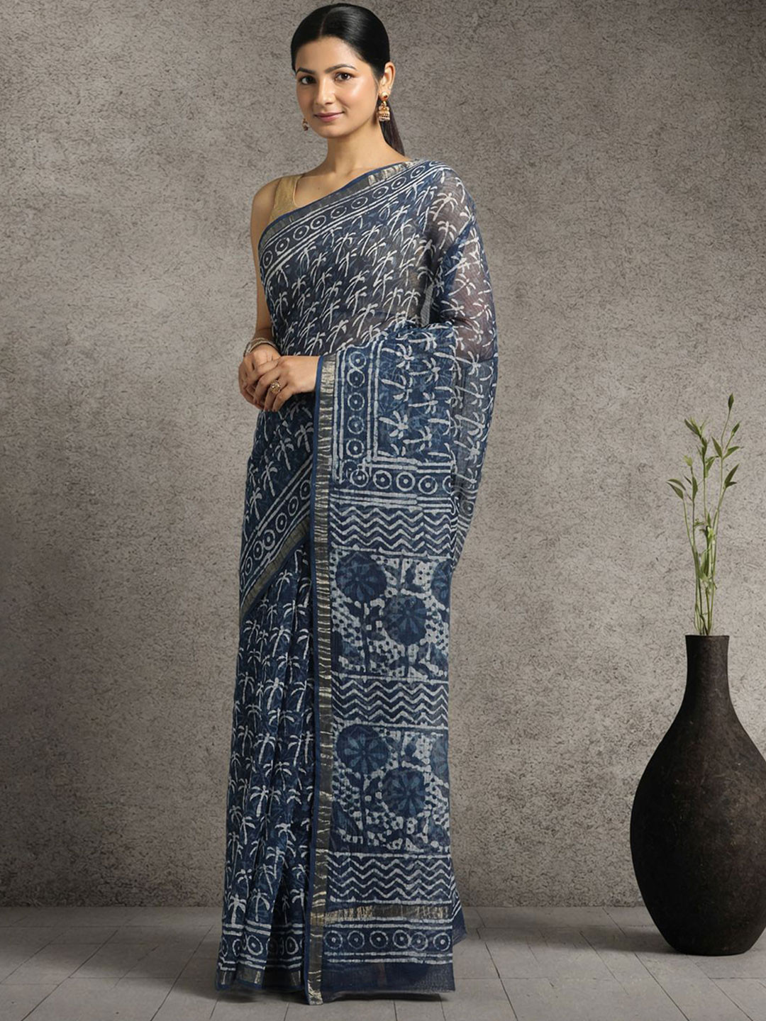 

Suha Floral Printed Zari Pure Cotton Kota Saree, Navy blue