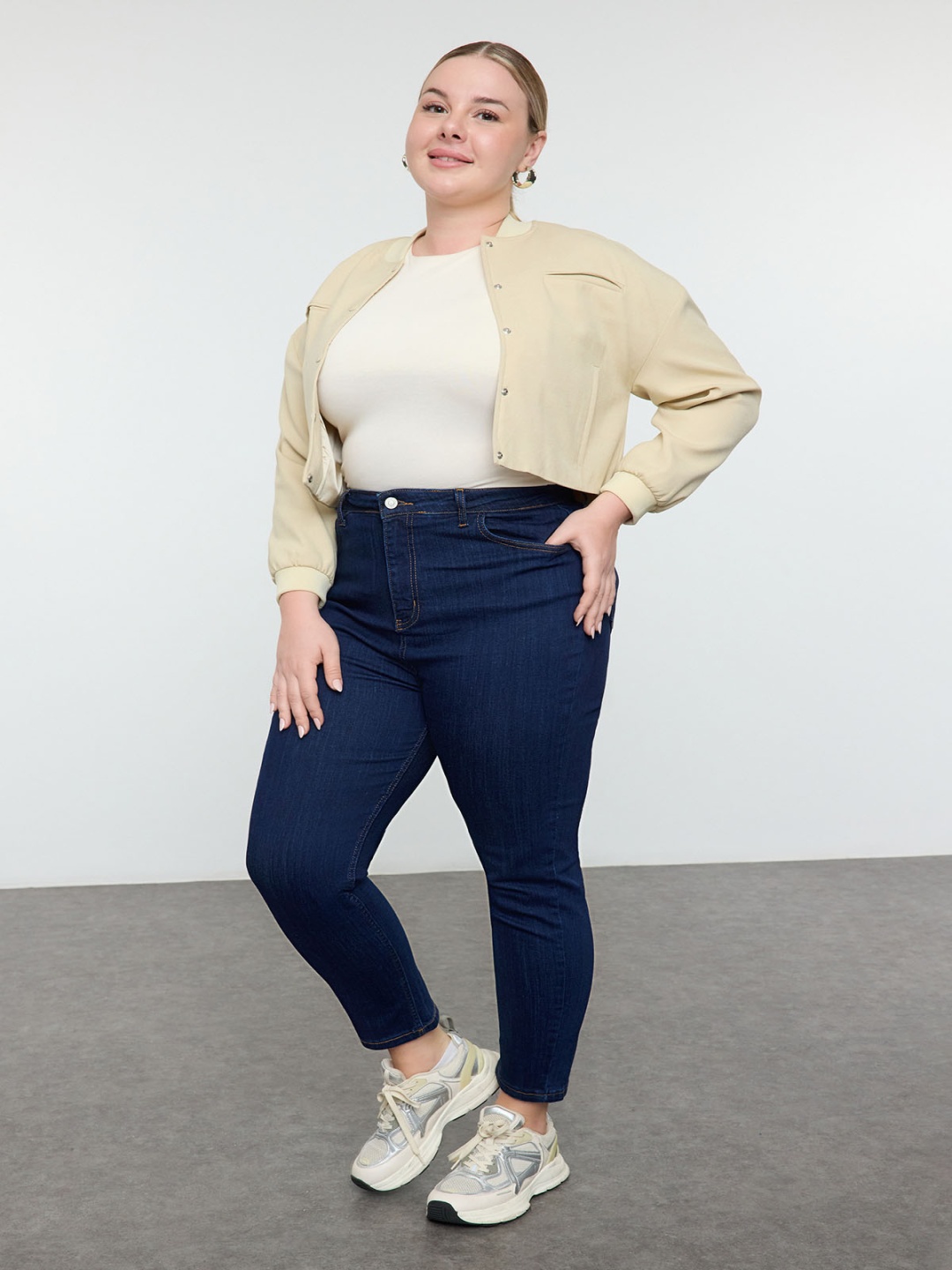 

Trendyol Women Plus Size Low Distress Jeans, Blue