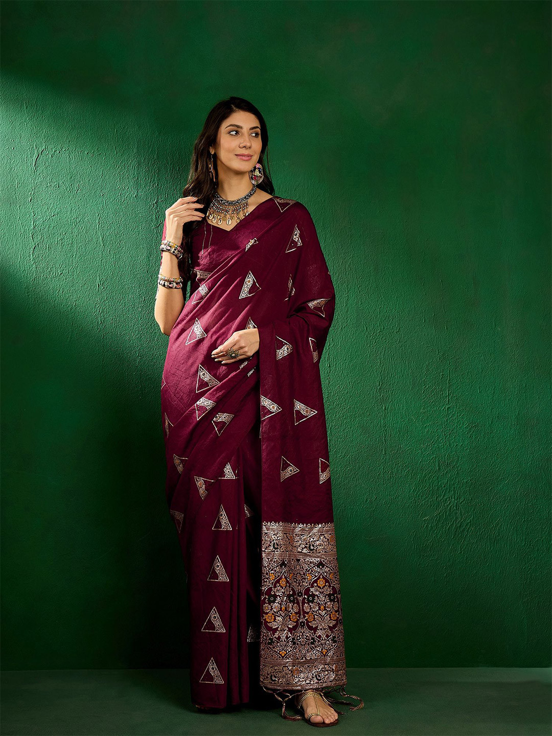

Mitera Woven Design Zari Banarasi Saree, Purple