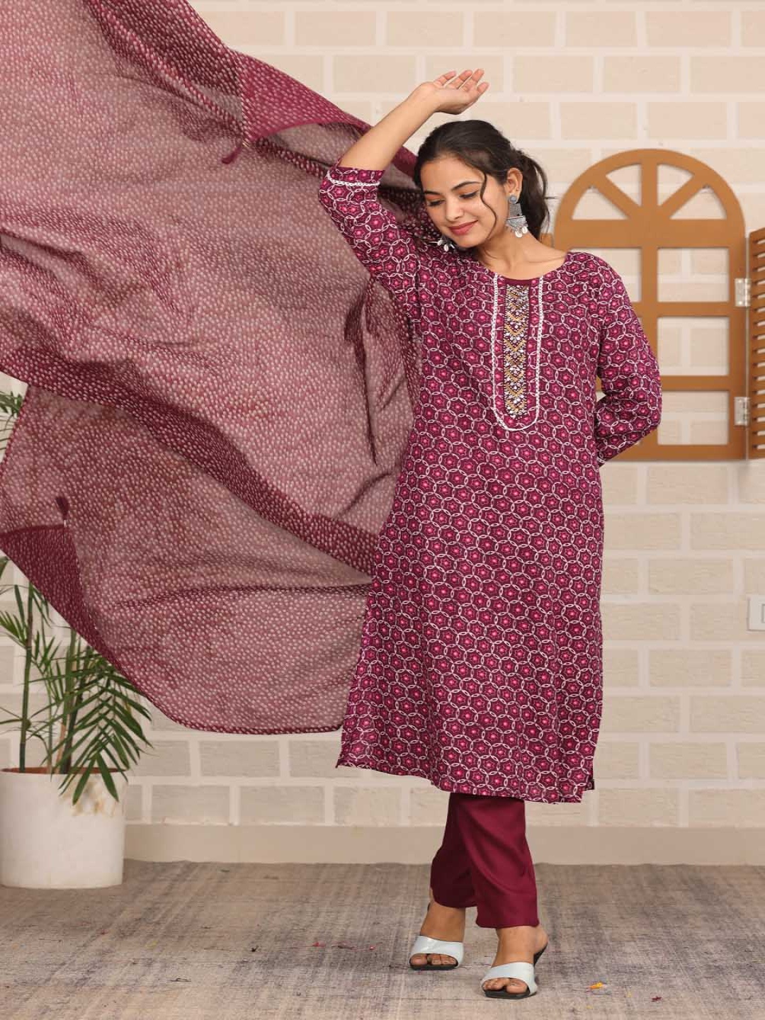 

KALINI Women Bandhani Printed Regular Pure Cotton Kurta with Trousers & With Dupatta, Maroon