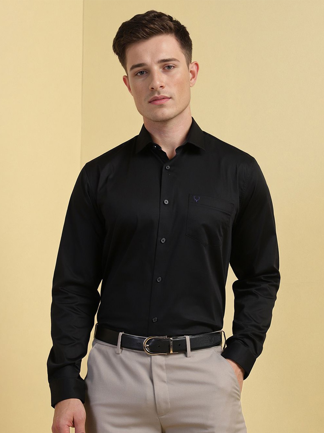 

Allen Solly Men Slim Fit Spread Collar Solid Formal Shirt, Black