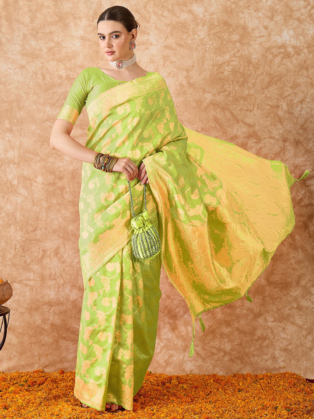 

MANVAA Embellished Zari Silk Blend Fusion Banarasi Saree, Green