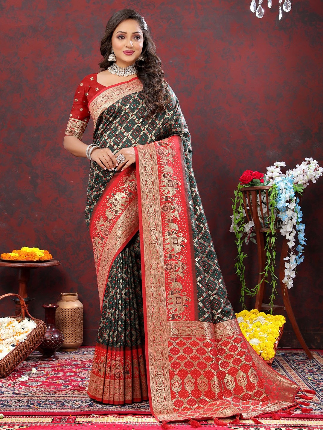 

LeeliPeeri Designer Woven Design Zari Silk Blend Patola Saree, Green