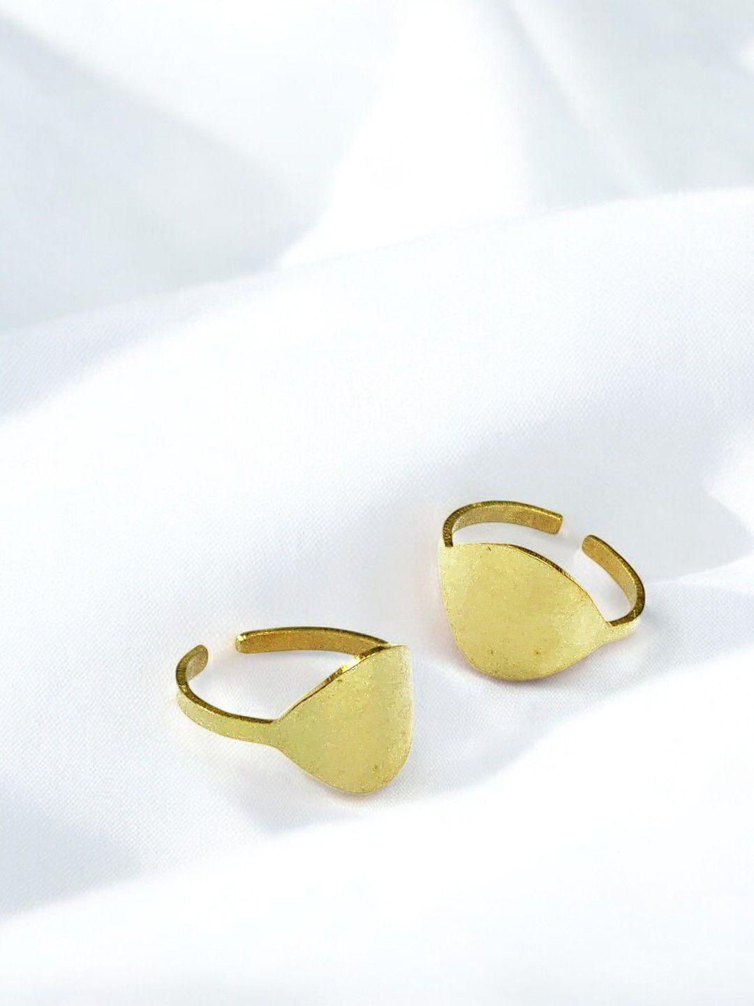 

Goldnera Handcrafted Toe Rings, Gold