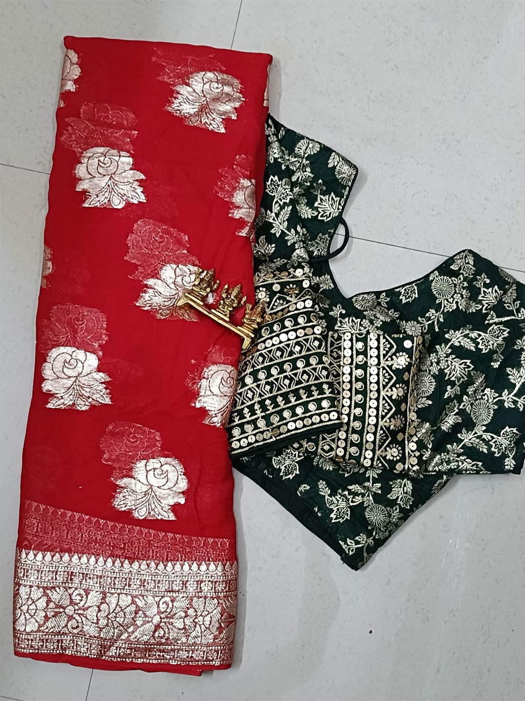 

PAYAL CREATION Ethnic Motifs Zari Pure Georgette Saree, Green