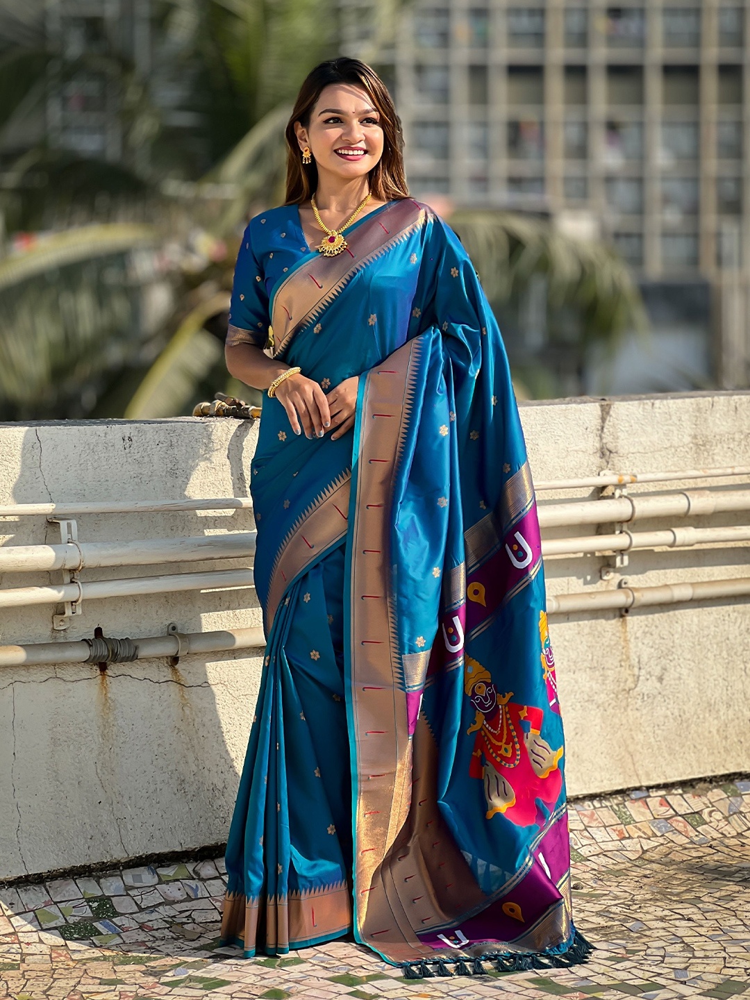 

Vintro Woven Design Zari Pure Silk Paithani Saree, Navy blue