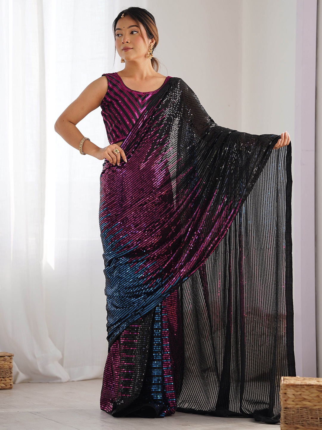 

KSM PRINTS Embellished Sequinned Saree, Black