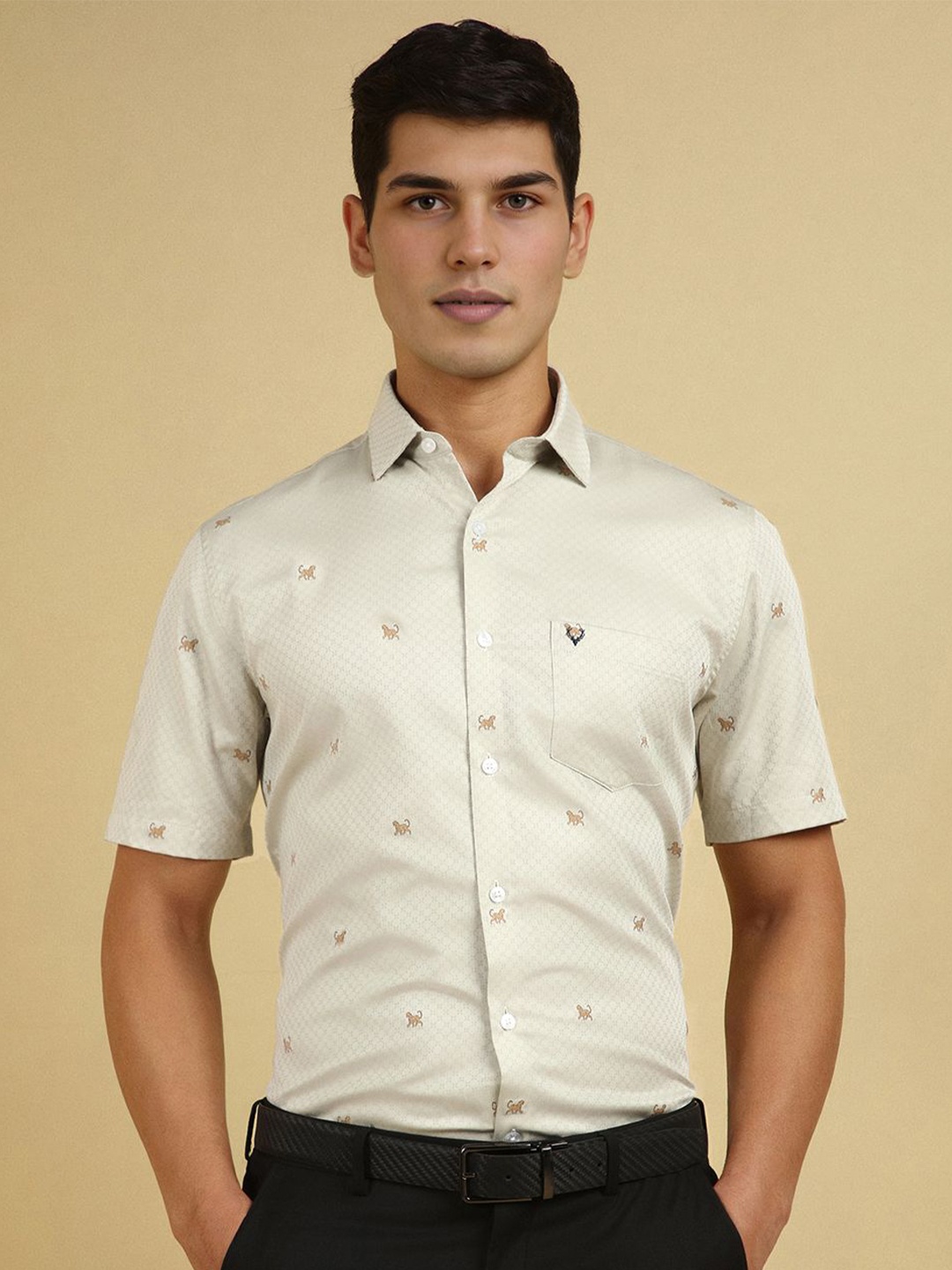 

Allen Solly Men Slim Fit Spread Collar Conversational Printed Cotton Formal Shirt, White
